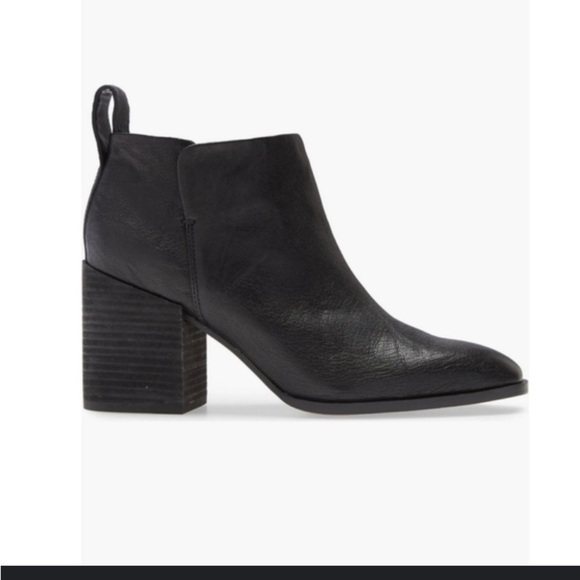 Vionic Black leather square toe Lyssa ankle Chelsea boots size 7.5 - Picture 1 of 13